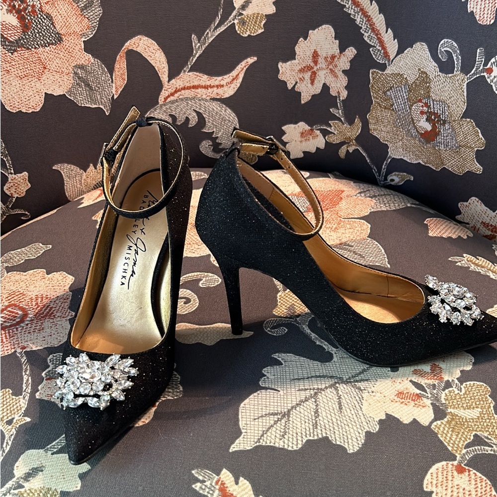 Brand new black Mischka Badgley 3 in heel